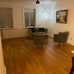 Vila - Private Parking