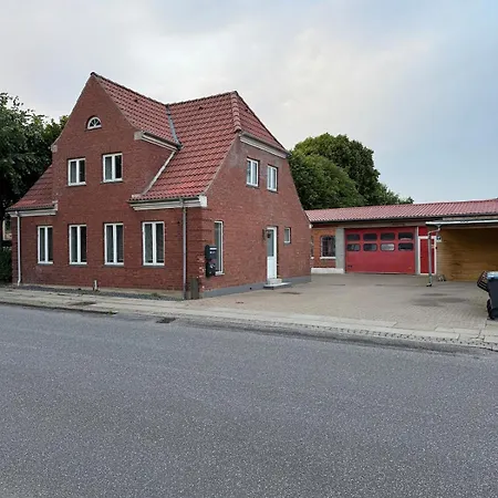 - Private Parking Villa Holsted