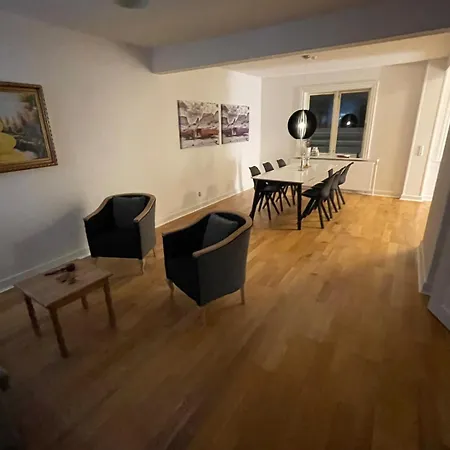 Villa - Private Parking Holsted