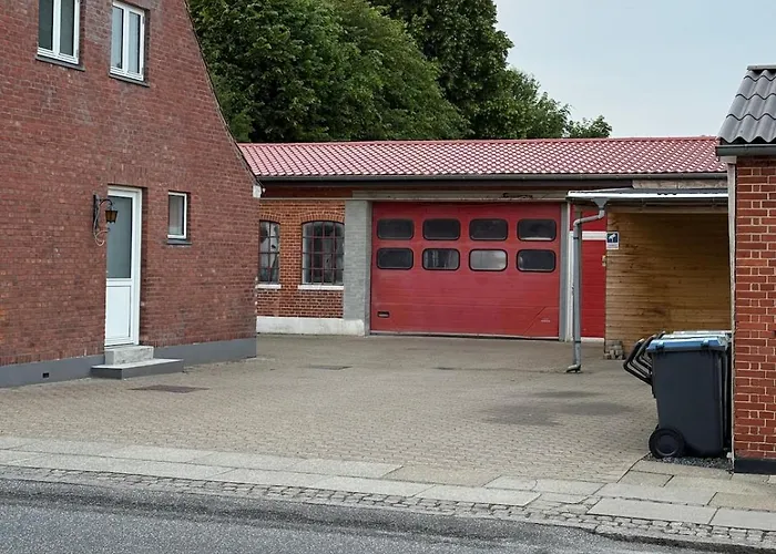 - Private Parking * Holsted